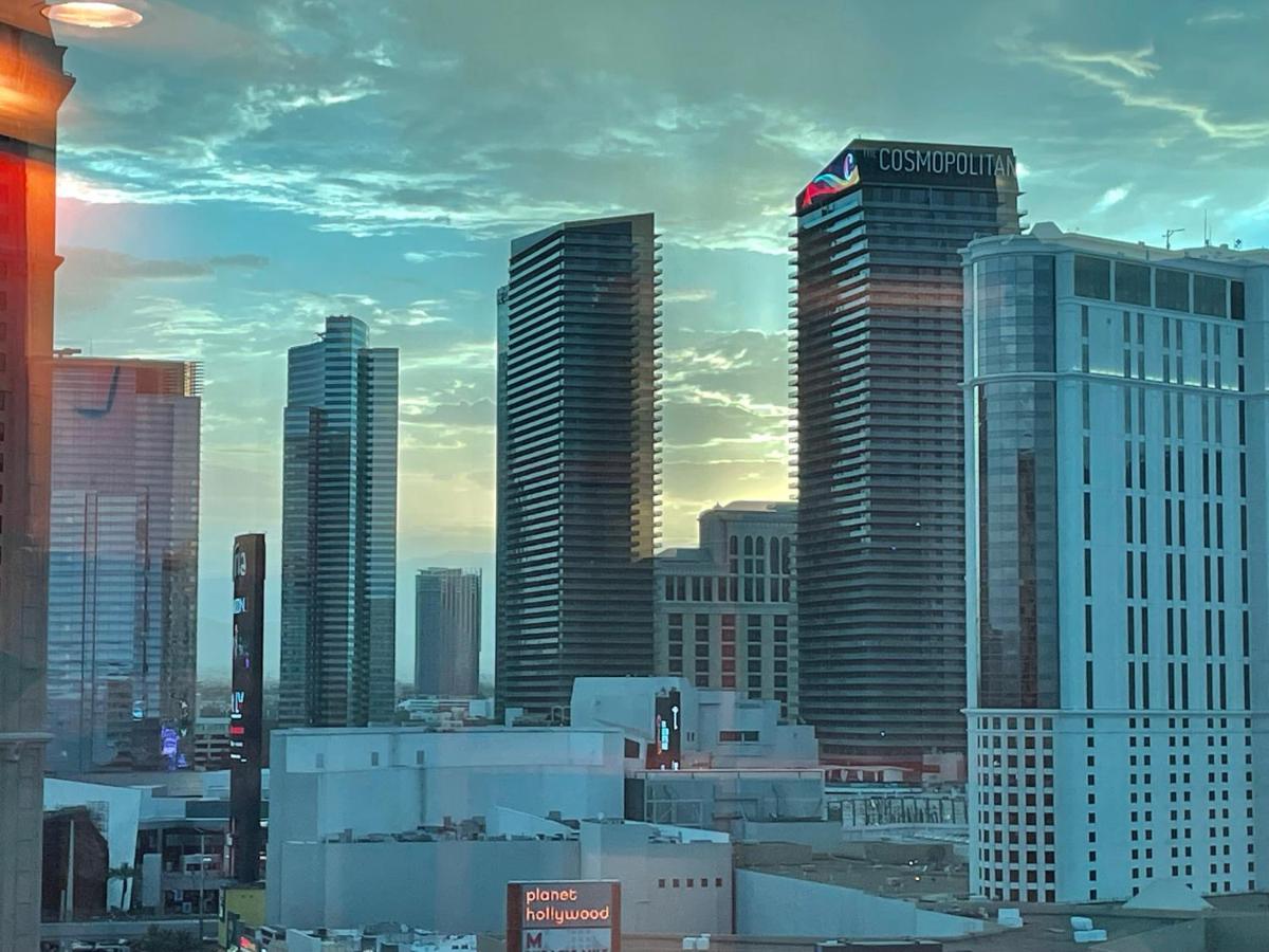 Signature Mgm Suite With Strip And Sphere View Las Vegas Exteriör bild